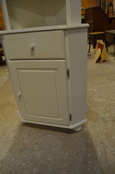 (L-748) Valge nurgakapp