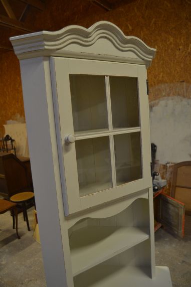 (L-748) Valge nurgakapp