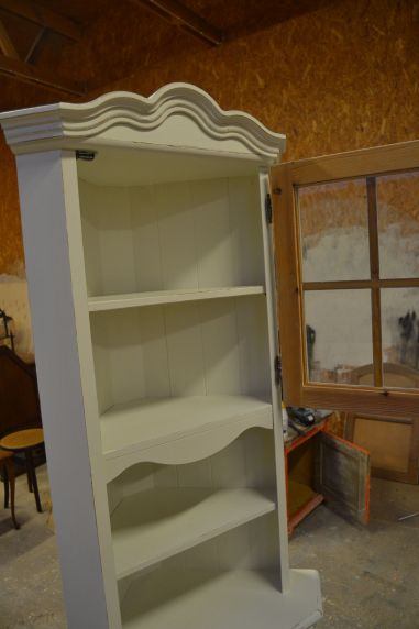 (L-748) Valge nurgakapp