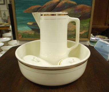 (n-7577) Nimy, suur kann, kauss ja toosid komplektis