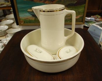 (n-7577) Nimy, suur kann, kauss ja toosid komplektis