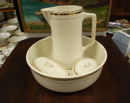 (n-7577) Nimy, suur kann, kauss ja toosid komplektis