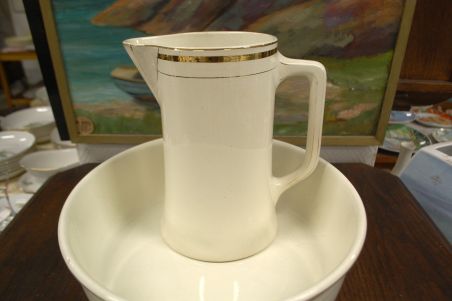 (n-7577) Nimy, suur kann, kauss ja toosid komplektis