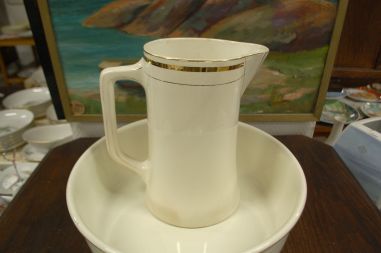 (n-7577) Nimy, suur kann, kauss ja toosid komplektis