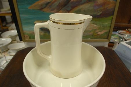 (n-7577) Nimy, suur kann, kauss ja toosid komplektis