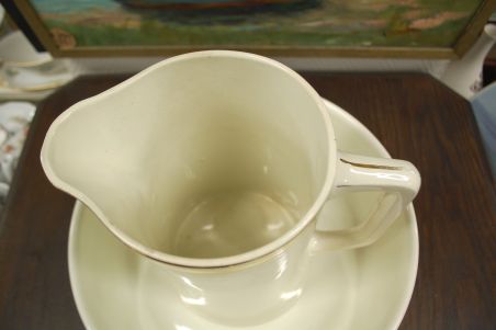 (n-7577) Nimy, suur kann, kauss ja toosid komplektis