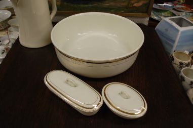 (n-7577) Nimy, suur kann, kauss ja toosid komplektis