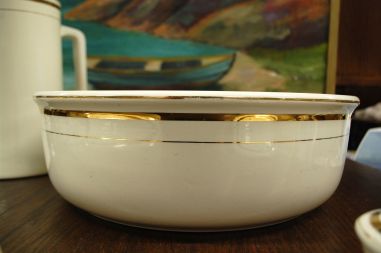 (n-7577) Nimy, suur kann, kauss ja toosid komplektis