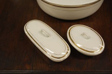 (n-7577) Nimy, suur kann, kauss ja toosid komplektis