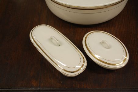 (n-7577) Nimy, suur kann, kauss ja toosid komplektis