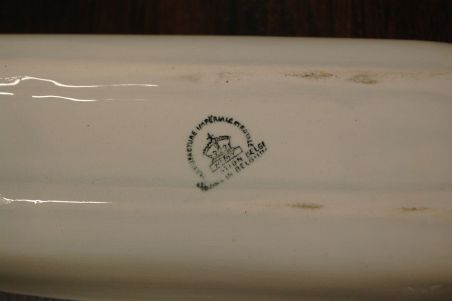 (n-7577) Nimy, suur kann, kauss ja toosid komplektis