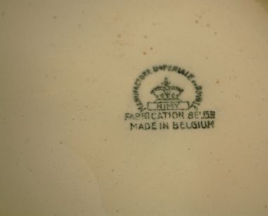 (n-7577) Nimy, suur kann, kauss ja toosid komplektis