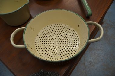 (n-7460) Metallist emailitud köögiriistad, 4 tk komplektis