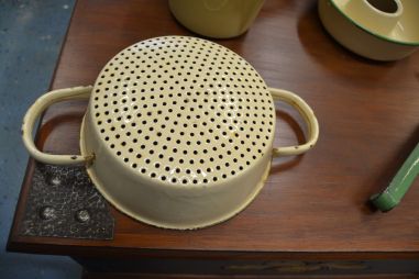 (n-7460) Metallist emailitud köögiriistad, 4 tk komplektis