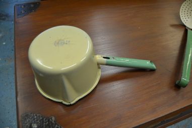 (n-7460) Metallist emailitud köögiriistad, 4 tk komplektis