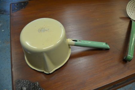 (n-7460) Metallist emailitud köögiriistad, 4 tk komplektis