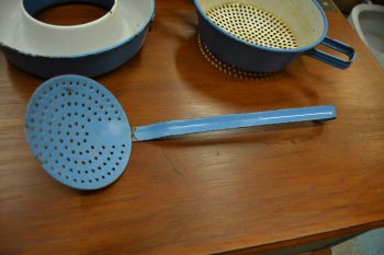 (n-7461) Metallist emailitud köögiriistad 3 tk komplektis 2