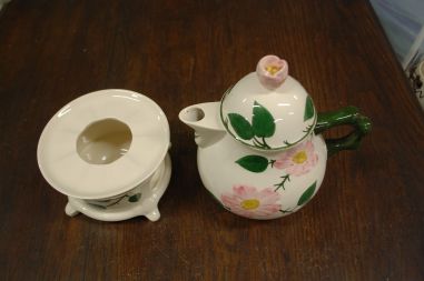 (n-7578/1) Villeroy & Boch Wild Rose kann ja kannusoojendaja komplektis