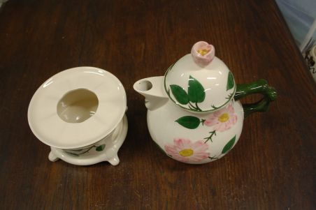 (n-7578/1) Villeroy & Boch Wild Rose kann ja kannusoojendaja komplektis