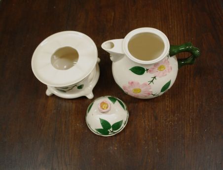 (n-7578/1) Villeroy & Boch Wild Rose kann ja kannusoojendaja komplektis