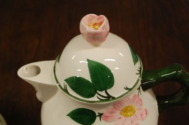 (n-7578/1) Villeroy & Boch Wild Rose kann ja kannusoojendaja komplektis