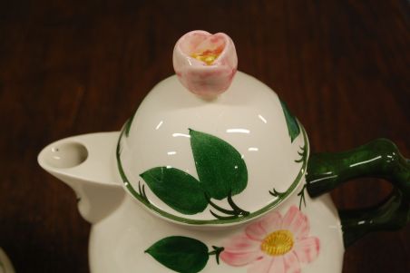 (n-7578/1) Villeroy & Boch Wild Rose kann ja kannusoojendaja komplektis