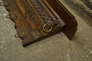 (n-7580) Mütsiriiuliga lõvipeadega riidenagi