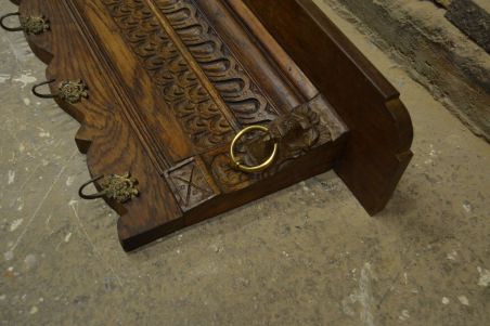 (n-7580) Mütsiriiuliga lõvipeadega riidenagi