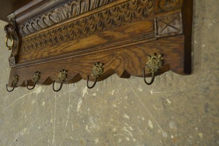 (n-7580) Mütsiriiuliga lõvipeadega riidenagi