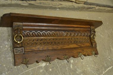 (n-7580) Mütsiriiuliga lõvipeadega riidenagi