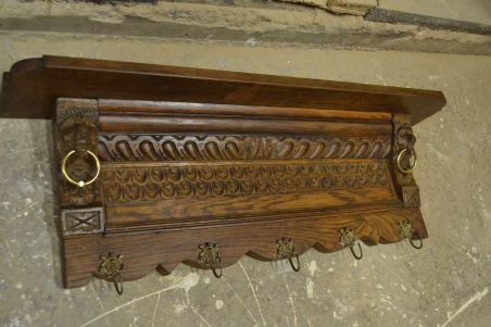 (n-7580) Mütsiriiuliga lõvipeadega riidenagi