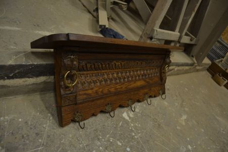 (n-7580) Mütsiriiuliga lõvipeadega riidenagi