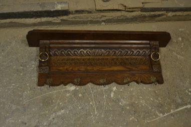 (n-7580) Mütsiriiuliga lõvipeadega riidenagi