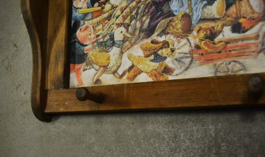 (n-7582) Lastepärane riiuliga seinanagi