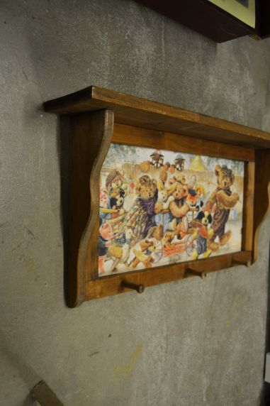 (n-7582) Lastepärane riiuliga seinanagi