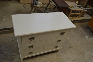 (L-755) Kolme sahtliga kummut