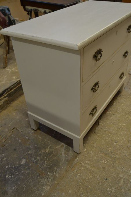 (L-755) Kolme sahtliga kummut