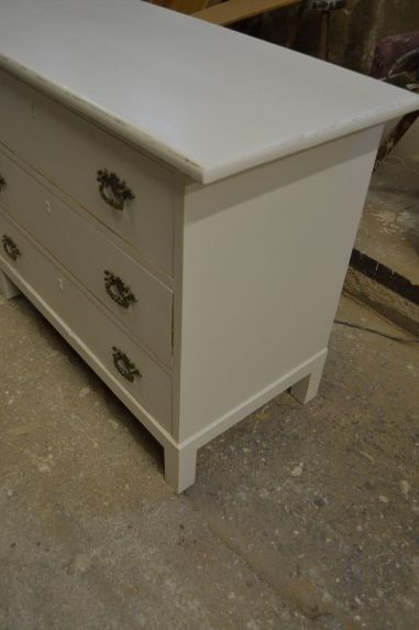 (L-755) Kolme sahtliga kummut