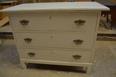 (L-755) Kolme sahtliga kummut