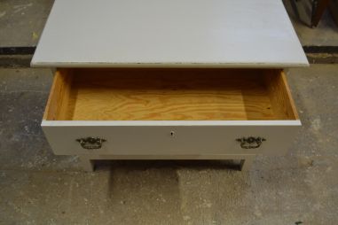 (L-755) Kolme sahtliga kummut