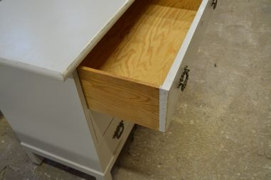 (L-755) Kolme sahtliga kummut