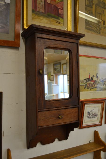 (n-7595) Peegliga väiksem seinakapp, nn ravimikapp