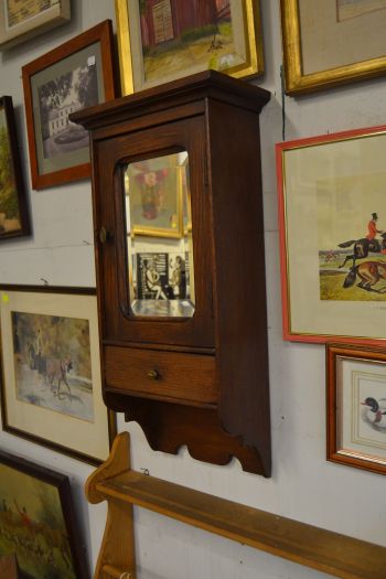 (n-7595) Peegliga väiksem seinakapp, nn ravimikapp 2