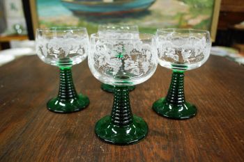 (n-7604) Röömerid/ rohelisel jalal veiniklaasid, 4tk 2
