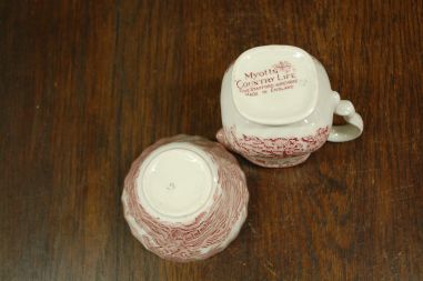 (n-7608/1) Myotts Country Life, Fine Staffordshire Ware, koorekann ja suhkrukauss