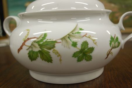 (n-7622) Bavaria Bareuther Waldsassen, viinamarjalehtedega tirin