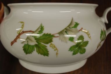 (n-7622) Bavaria Bareuther Waldsassen, viinamarjalehtedega tirin