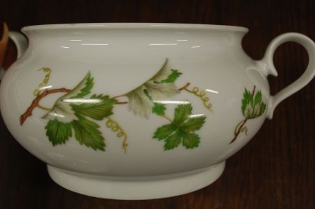 (n-7622) Bavaria Bareuther Waldsassen, viinamarjalehtedega tirin