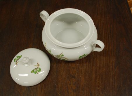 (n-7622) Bavaria Bareuther Waldsassen, viinamarjalehtedega tirin