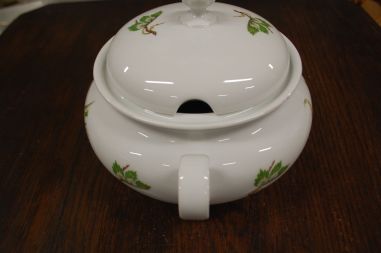 (n-7622) Bavaria Bareuther Waldsassen, viinamarjalehtedega tirin